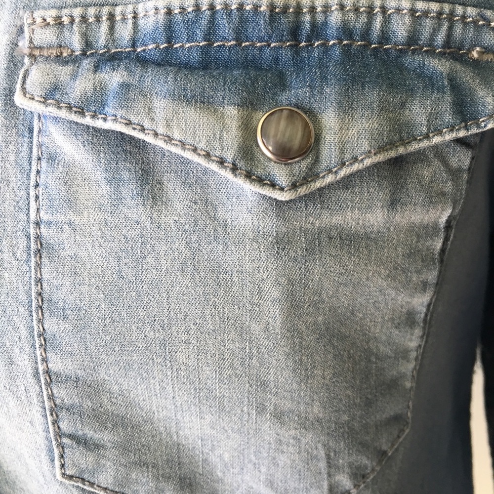 Two by Vince Camuto denim Western shirt - Picture 3 of 7